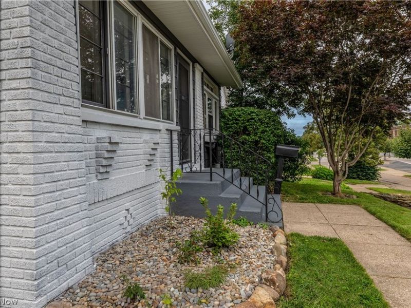 366 Palm Avenue, Akron, OH 44301 Photo 2