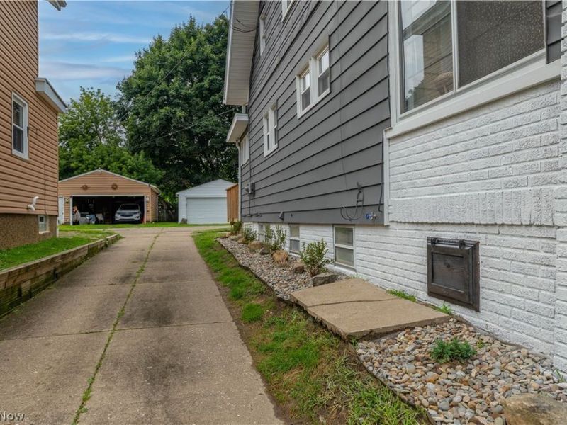 366 Palm Avenue, Akron, OH 44301 Photo 5