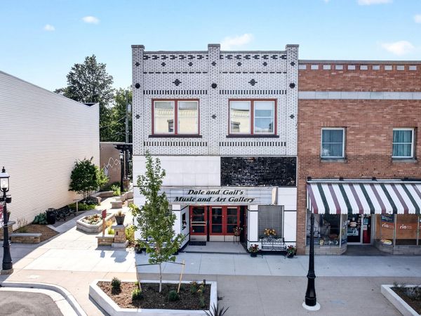 27 S State Street, Hart, MI 49420