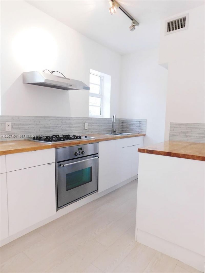 4812 Pine Tree Dr, Unit 206, Miami Beach, FL 33140 Photo