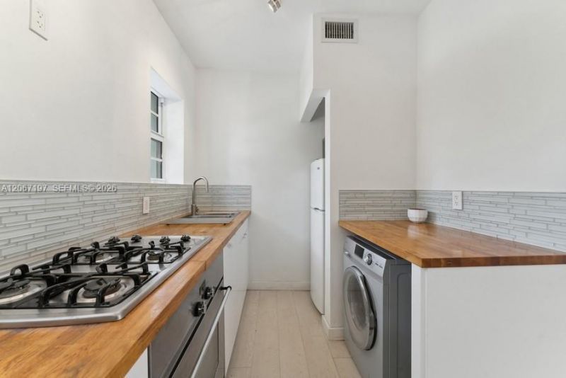 4812 Pine Tree Dr, Unit 206, Miami Beach, FL 33140 Photo