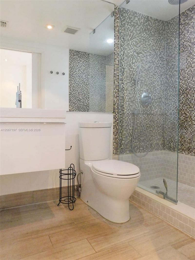 4812 Pine Tree Dr, Unit 206, Miami Beach, FL 33140 Photo