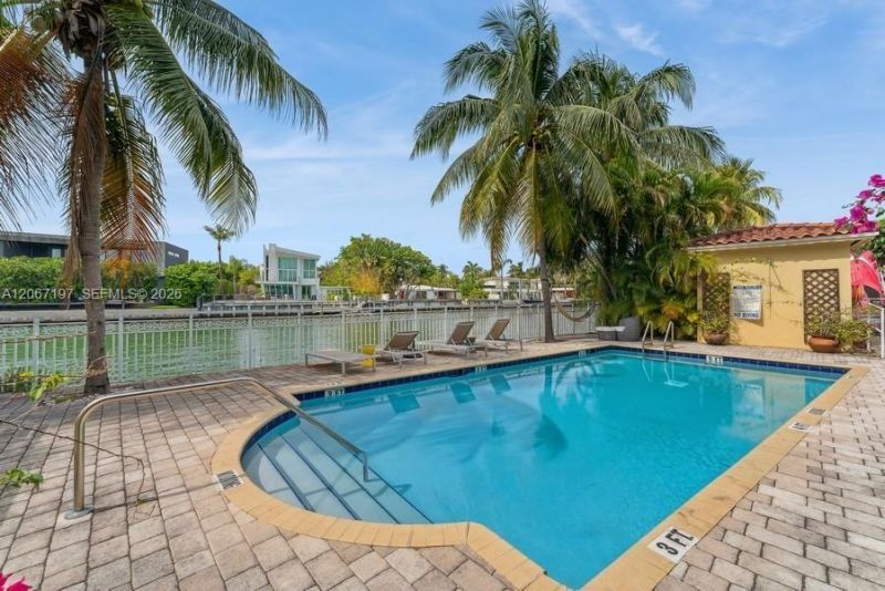 4812 Pine Tree Dr, Unit 206, Miami Beach, FL 33140 Photo