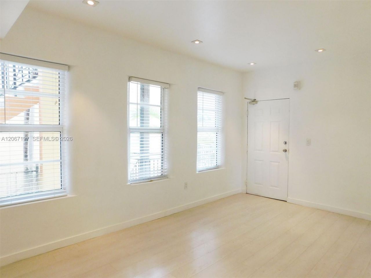 4812 Pine Tree Dr, Unit 206, Miami Beach, FL 33140 Photo