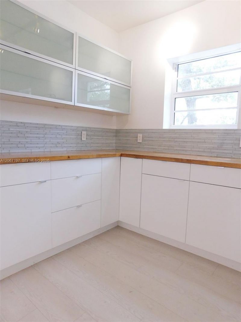 4812 Pine Tree Dr, Unit 206, Miami Beach, FL 33140 Photo