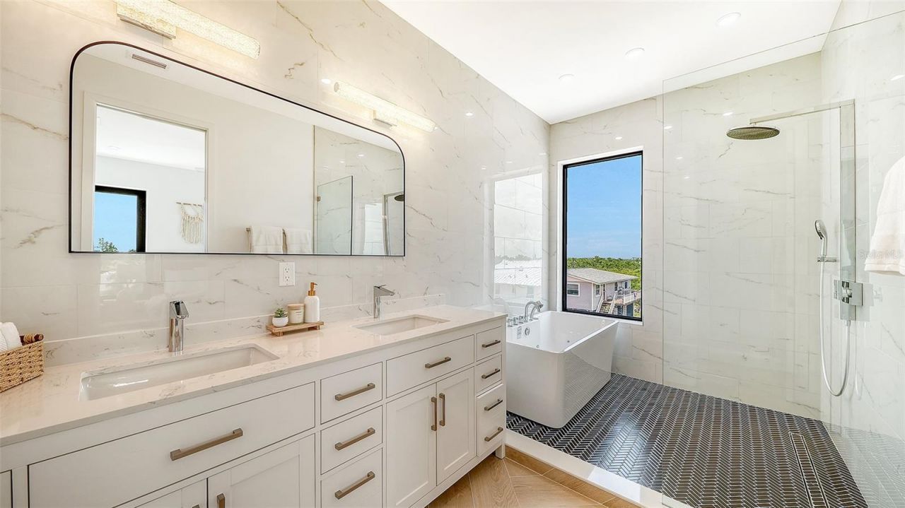 2908 Avenue B, Bradenton Beach, FL 34217 Photo