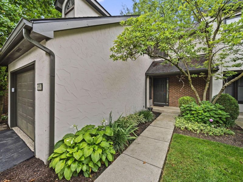 6752 Willow Grove Place E, Dublin, OH 43017 Photo 2