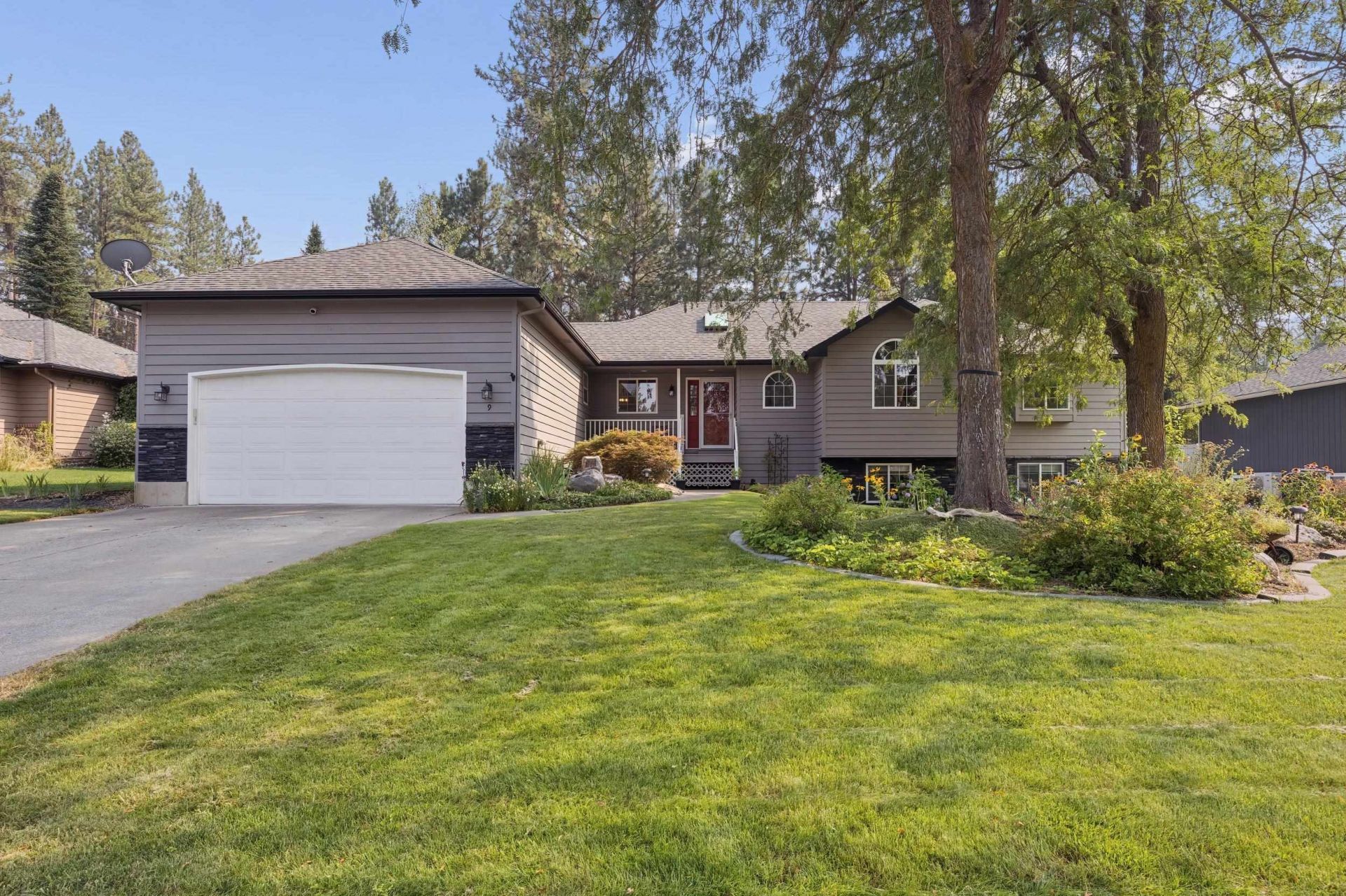 9 W Elcliff Ave, Spokane, WA 99218 Main Photo