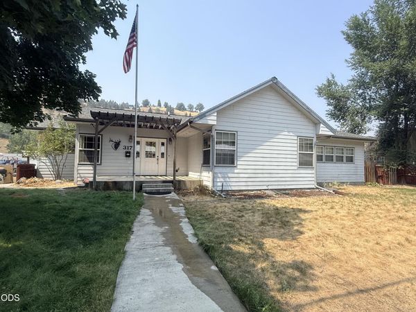 317 S Canyon Boulevard, John Day, OR 97845