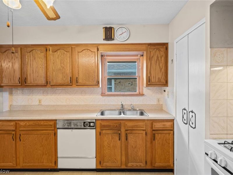 5701 Wichita Avenue, Cleveland, OH 44144 Photo 16