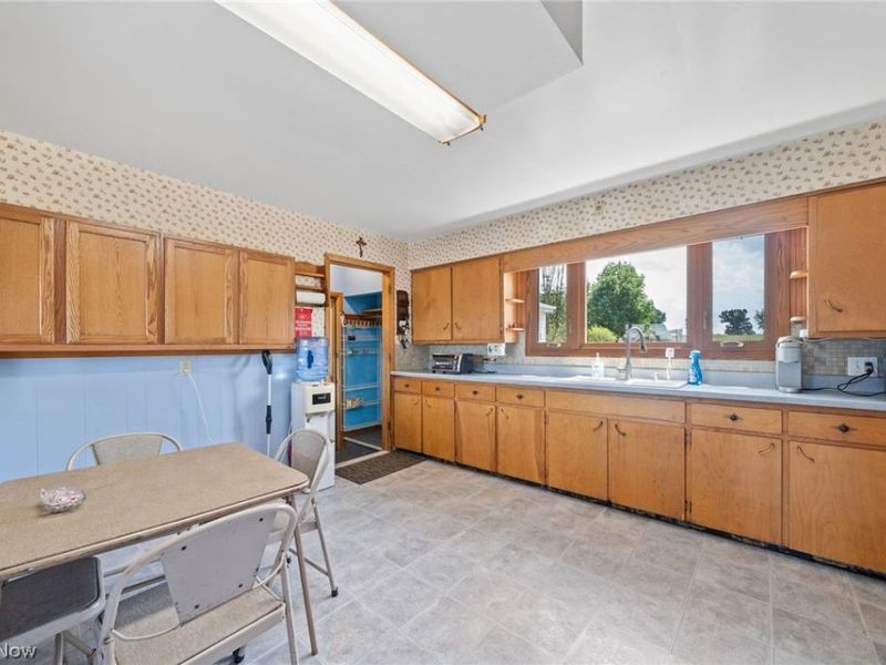 6990 Edison Street NE, Hartville, OH 44632 Photo 15