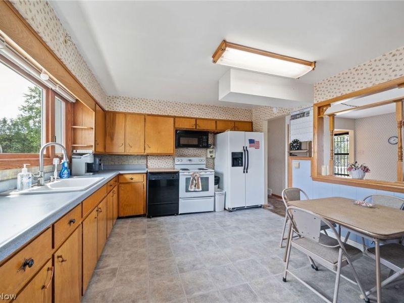 6990 Edison Street NE, Hartville, OH 44632 Photo 16
