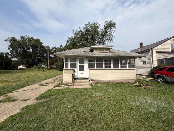 1233 N Meade Street, South Bend, IN 46628