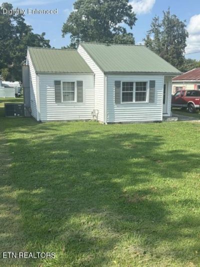 1614 Exeter Ave, Middlesboro, KY 40965 Main Photo
