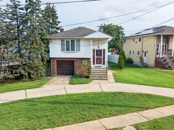 1156 Midway Court, Franklin Square, NY 11010
