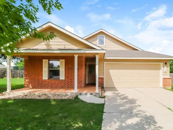 102 Creek Ledge DR, Hutto, TX 78634