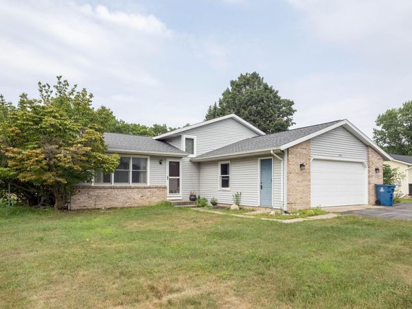 9372 W Arrowhead Drive W, Scotts, MI 49088