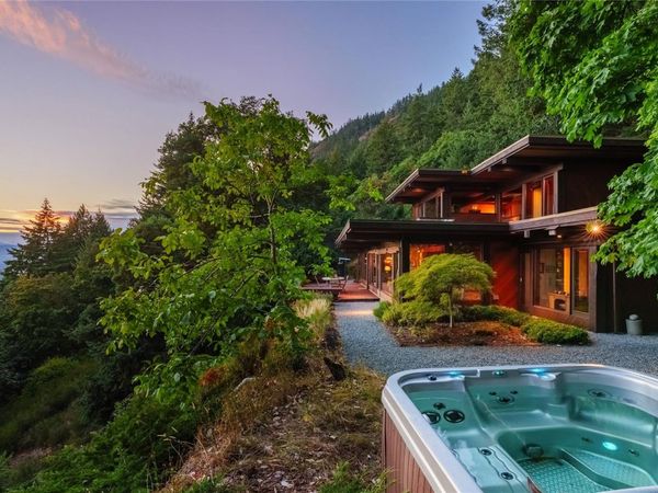 939 Khenipsen Rd, Cowichan Bay, BC V9L 5L3