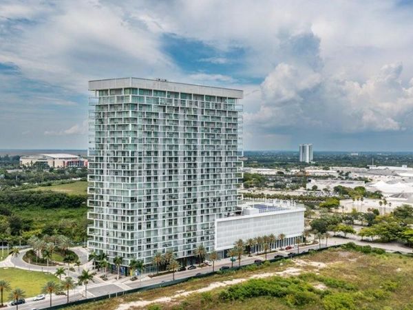 2000 METROPICA Way, Unit 2607, Sunrise, FL 33323