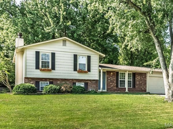 56 Country Creek Drive, St Peters, MO 63376