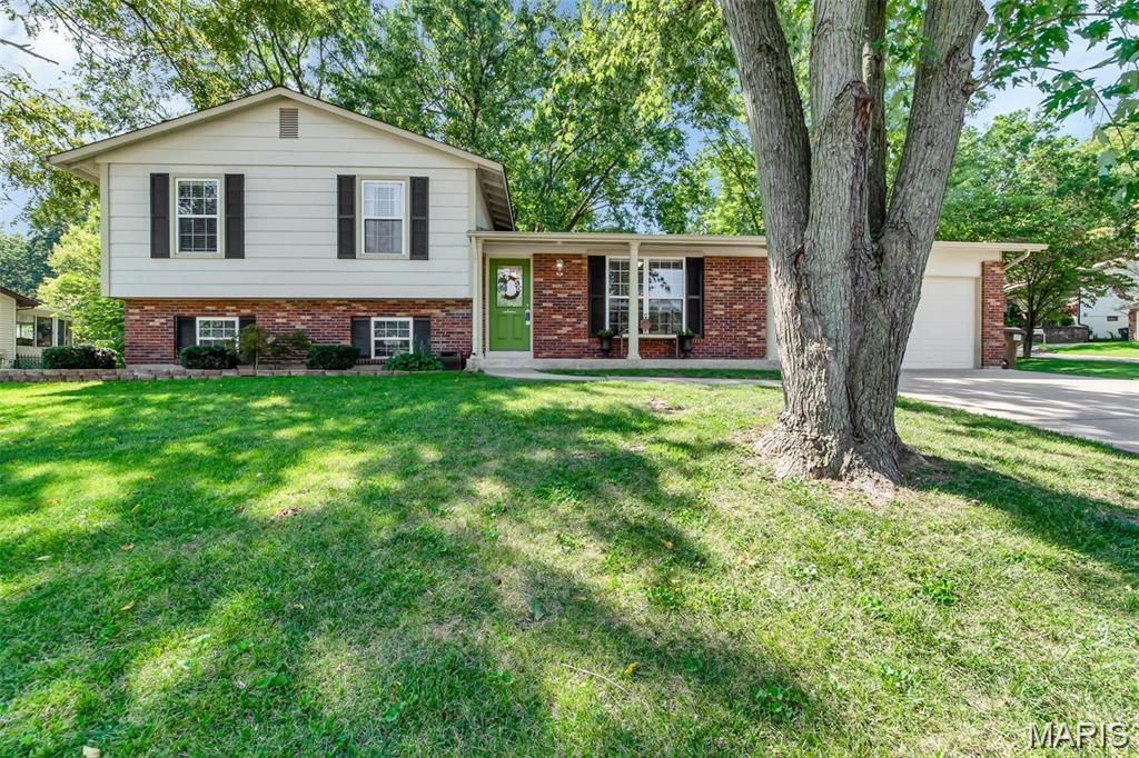 56 Country Creek Drive , Saint Peters, MO 63376 Main Photo