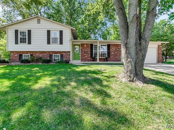 56 Country Creek Drive , St Peters, MO 63376