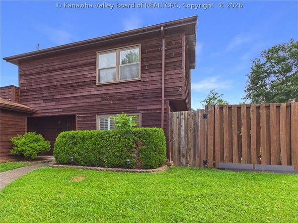 301 Trappers Place, Charleston, WV 25314
