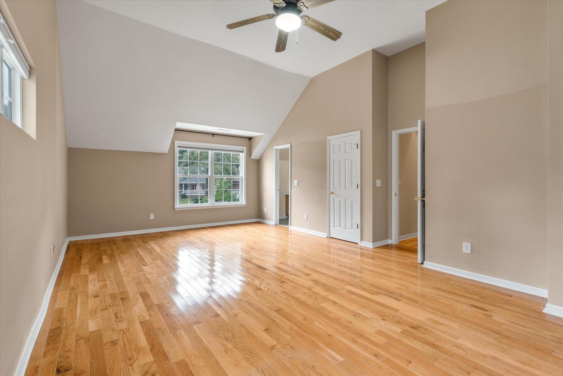 8316 Tyrian Path Photo 27