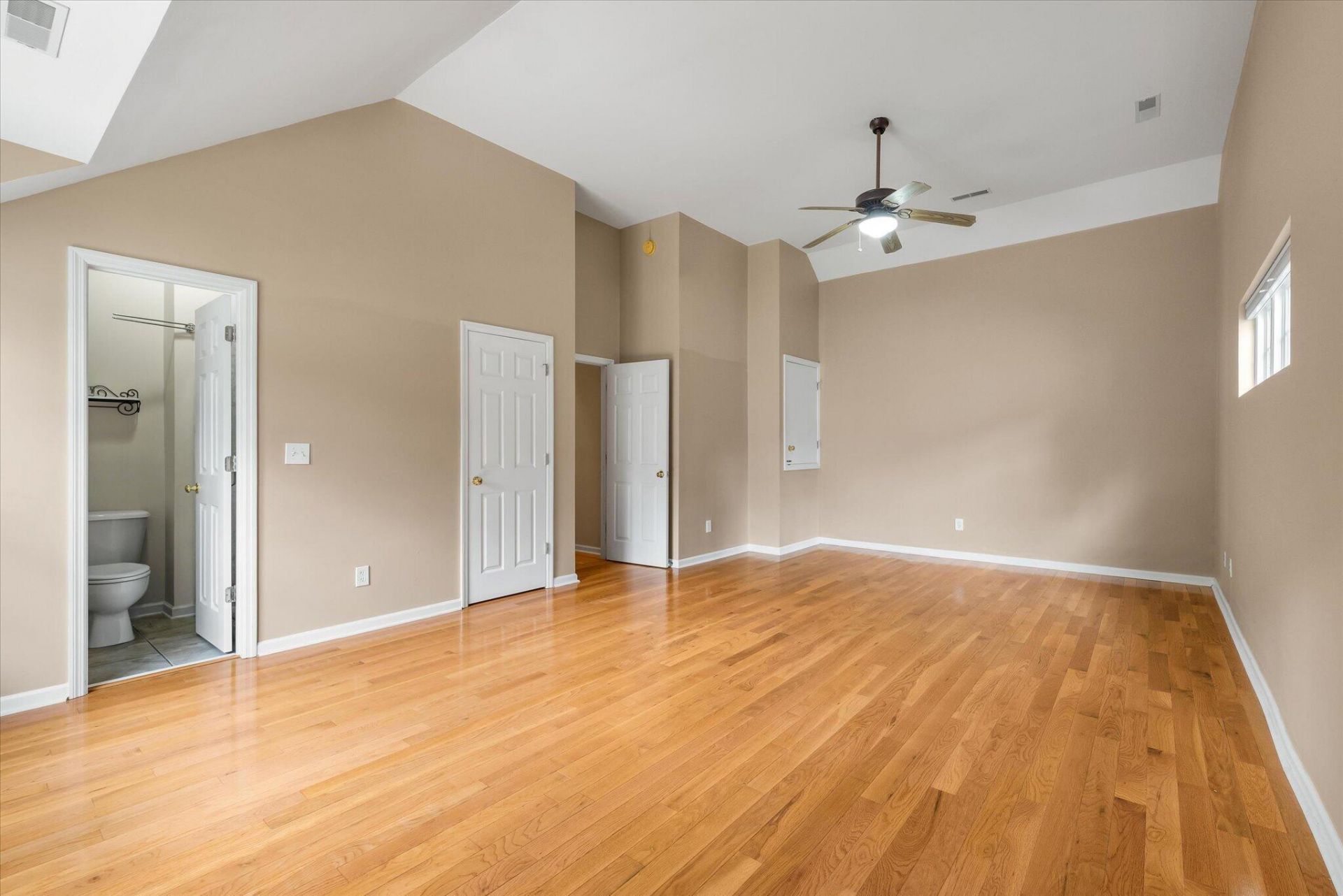 8316 Tyrian Path Photo 28