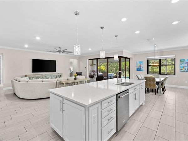 6907 Cocoplum ST, NAPLES, FL 34114