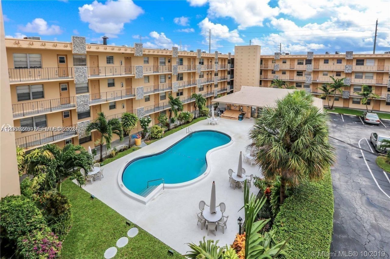 2145 Pierce St , Unit 421, Hollywood, FL 33020 Photo