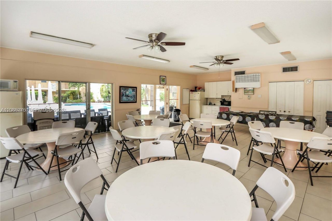 2145 Pierce St , Unit 421, Hollywood, FL 33020 Photo