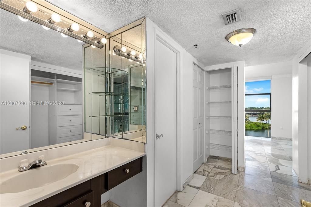 20505 E Country Club Dr, Unit 533, Aventura, FL 33180 Photo
