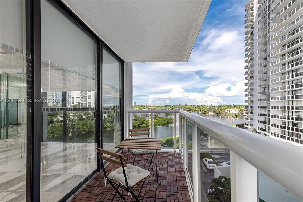 20505 E Country Club Dr, Unit 533, Aventura, FL 33180 Photo
