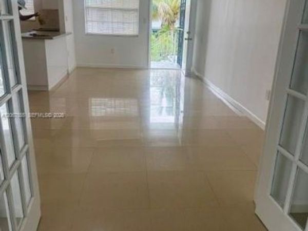 4050 NW 135 th st , Unit 25, Opa-Locka, FL 33054