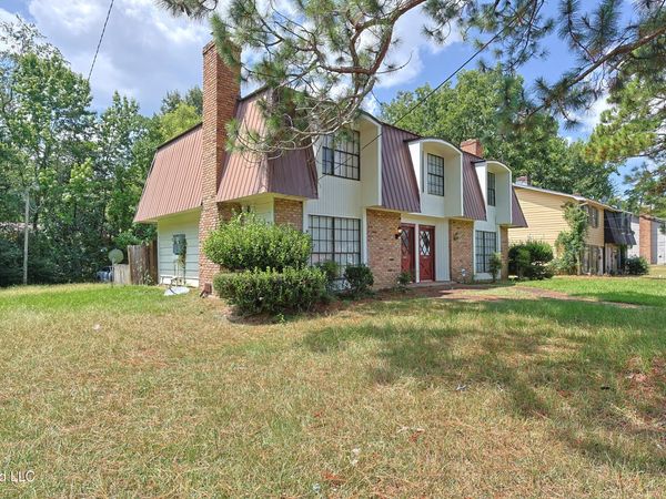 1121 Woodfield Drive, Jackson, MS 39211