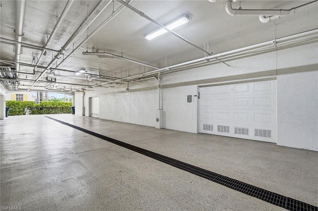 705 10th St S, Unit 202, Naples, FL 34102 Photo
