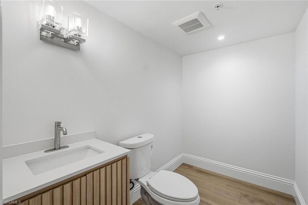 705 10th St S, Unit 202, Naples, FL 34102 Photo