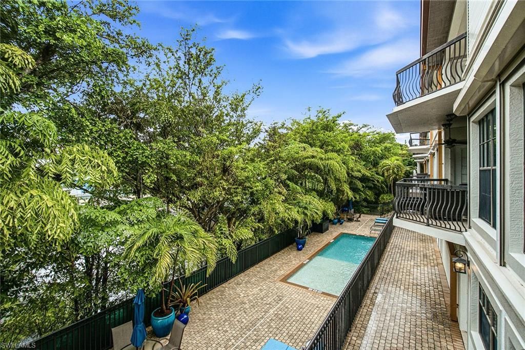 705 10th St S, Unit 202, Naples, FL 34102 Photo