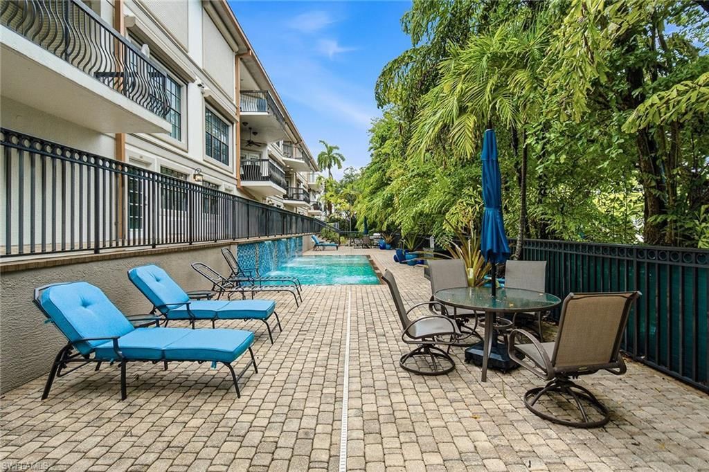 705 10th St S, Unit 202, Naples, FL 34102 Photo