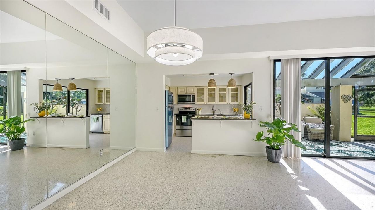 2761 Horseshoe Court, Unit Q4, Sarasota, FL 34235 Photo