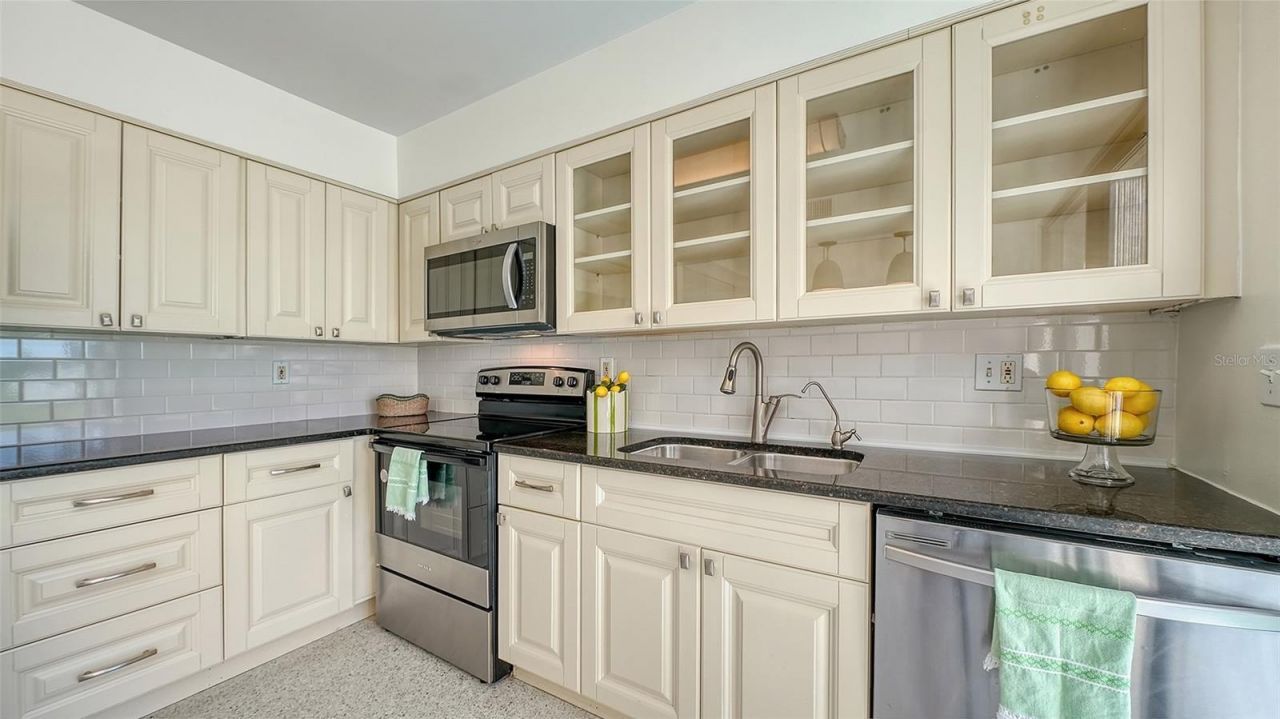 2761 Horseshoe Court, Unit Q4, Sarasota, FL 34235 Photo