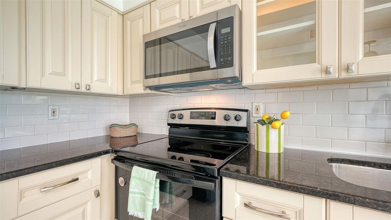 2761 Horseshoe Court, Unit Q4, Sarasota, FL 34235 Photo