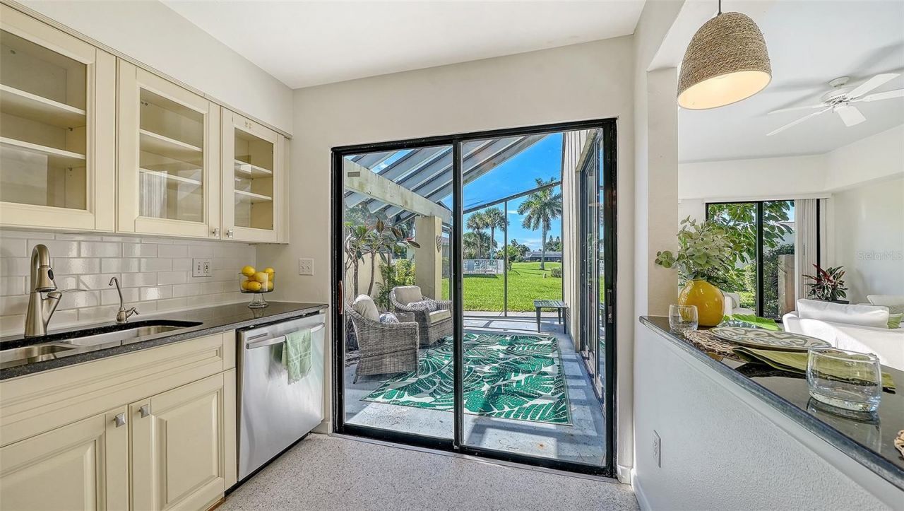 2761 Horseshoe Court, Unit Q4, Sarasota, FL 34235 Photo