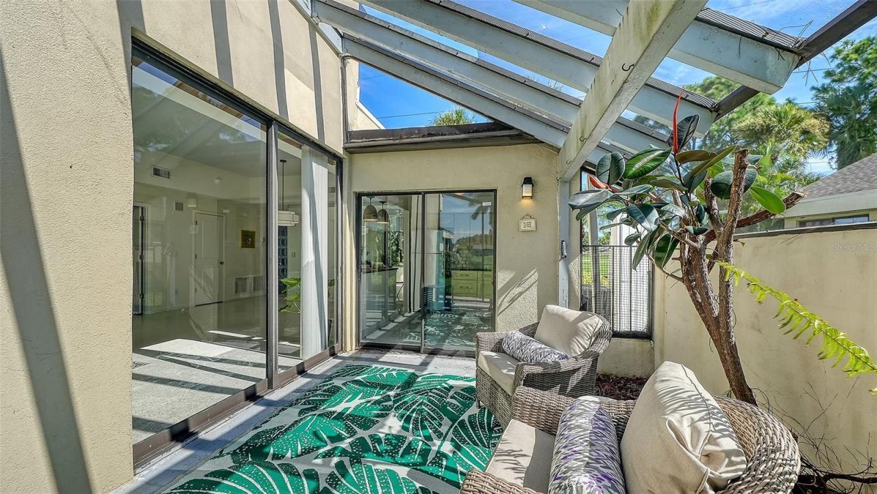 2761 Horseshoe Court, Unit Q4, Sarasota, FL 34235 Photo