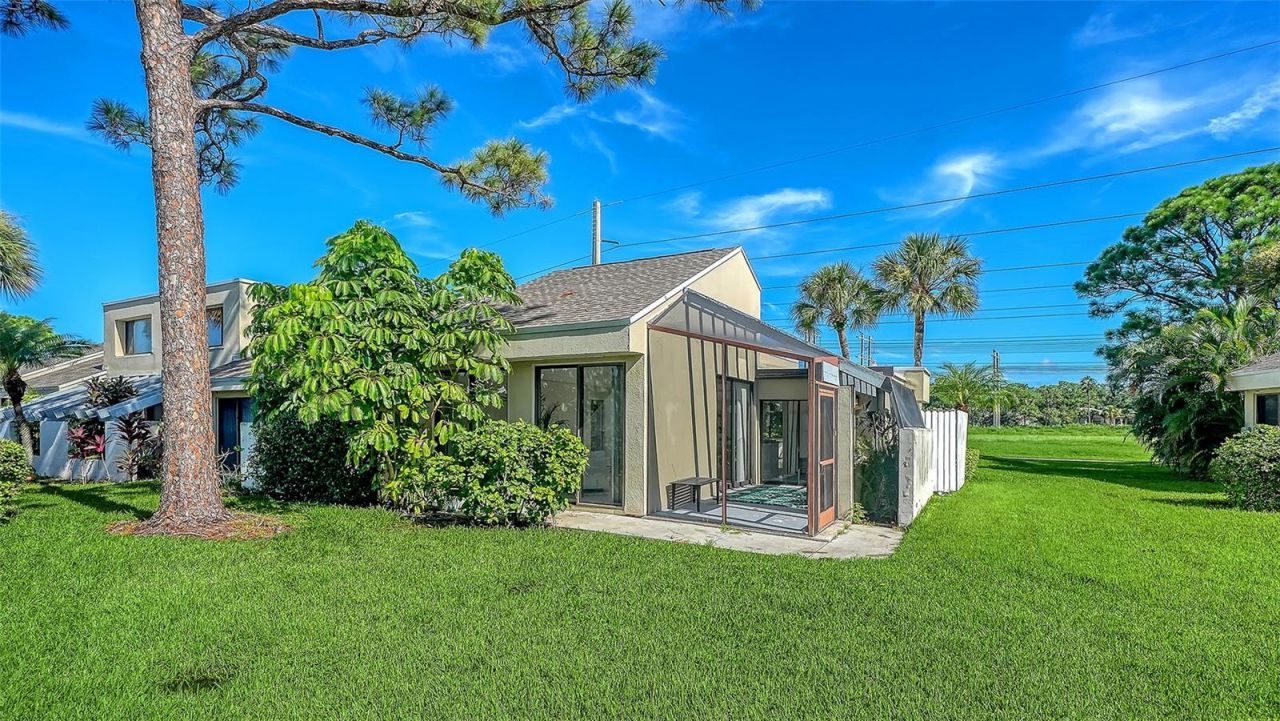2761 Horseshoe Court, Unit Q4, Sarasota, FL 34235 Photo