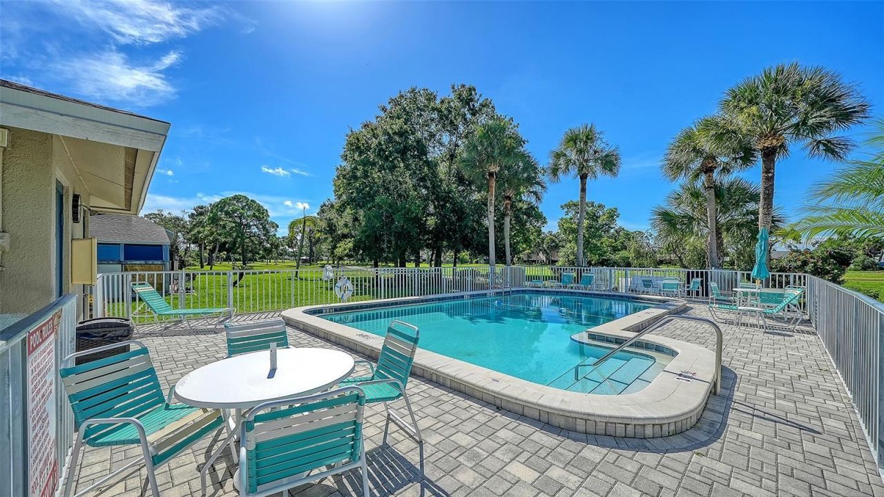 2761 Horseshoe Court, Unit Q4, Sarasota, FL 34235 Photo