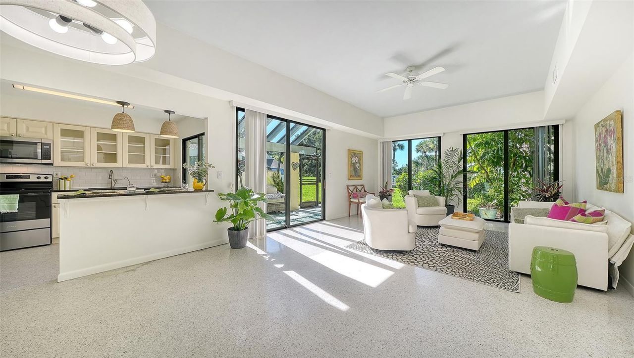 2761 Horseshoe Court, Unit Q4, Sarasota, FL 34235 Photo
