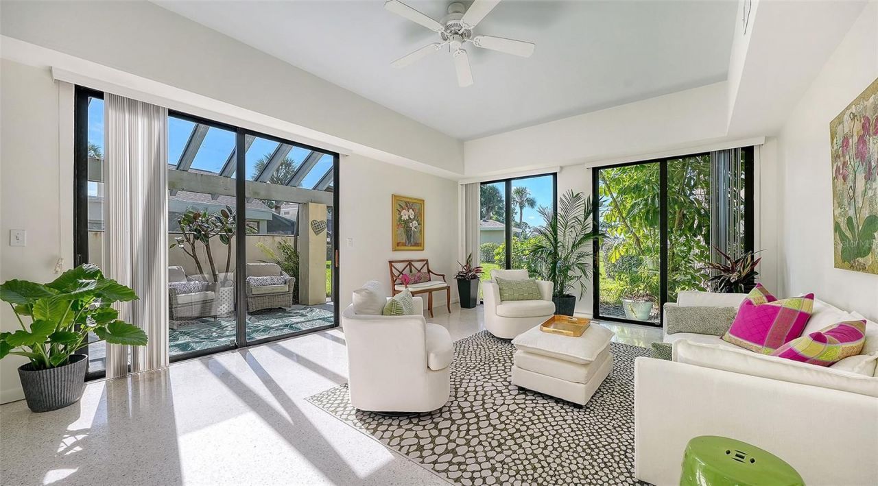 2761 Horseshoe Court, Unit Q4, Sarasota, FL 34235 Photo