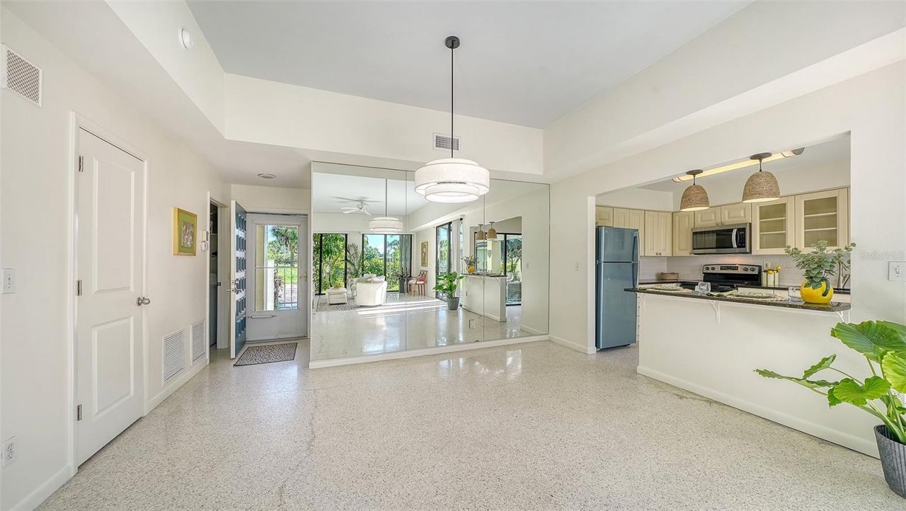 2761 Horseshoe Court, Unit Q4, Sarasota, FL 34235 Photo